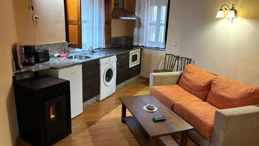 Aguablanca: salón con sofá-cama
